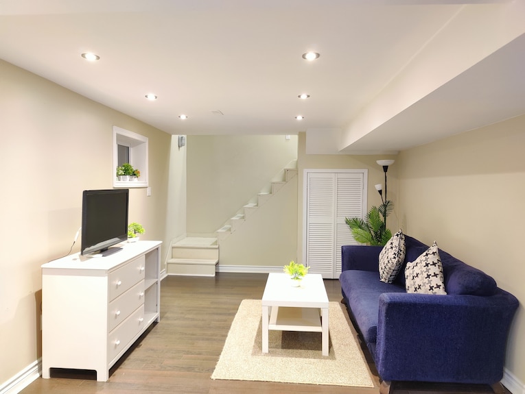 Family-friendly Spacious 2br Cozy Basement Suite |Near Attractions| Free Parking - Longueuil