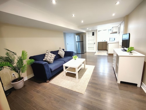 Family-Friendly Spacious 2BR Cozy Basement suite |Near Attractions| Free Parking