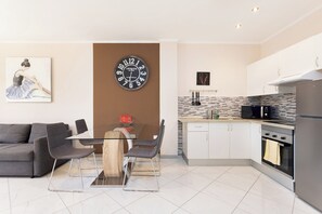 Microwave, oven, stovetop, coffee/tea maker