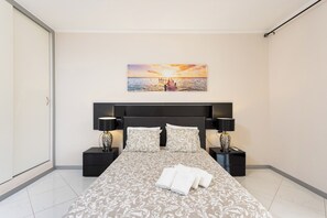 1 slaapkamer, een strijkplank/strijkijzer, wifi, beddengoed