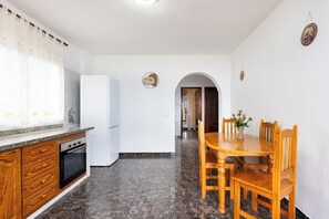 Microwave, oven, stovetop, coffee/tea maker