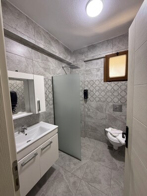 Twin Room | Bathroom | Shower, hair dryer, towels, soap - Saygın Otel  (mugla)