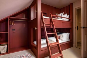 1 bedroom, WiFi, bed sheets - The Nevis Suite at Munro Guest House (Stirling)