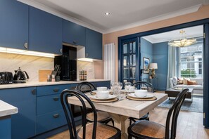 Dining - The Macdui Master Suite at Munro Guest House (Stirling)