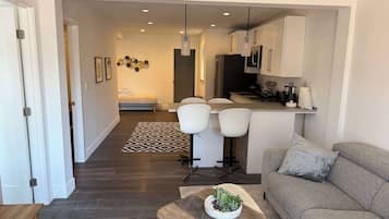 TV, fireplace, offices
