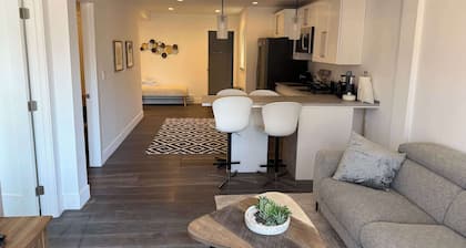 Cozy Guesthouse with Modern Appliances & Private Patio