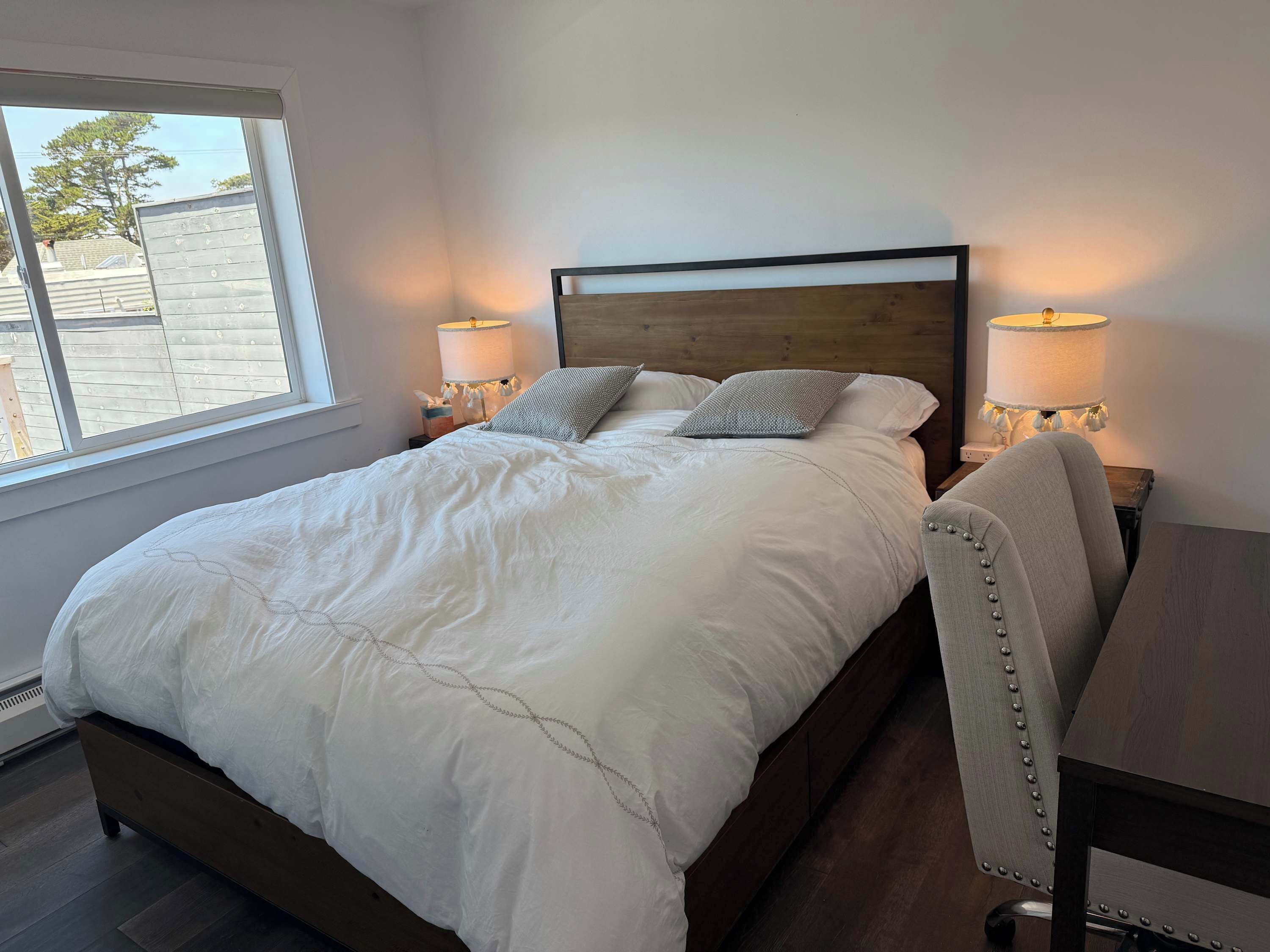 2 bedrooms, desk, iron/ironing board, WiFi