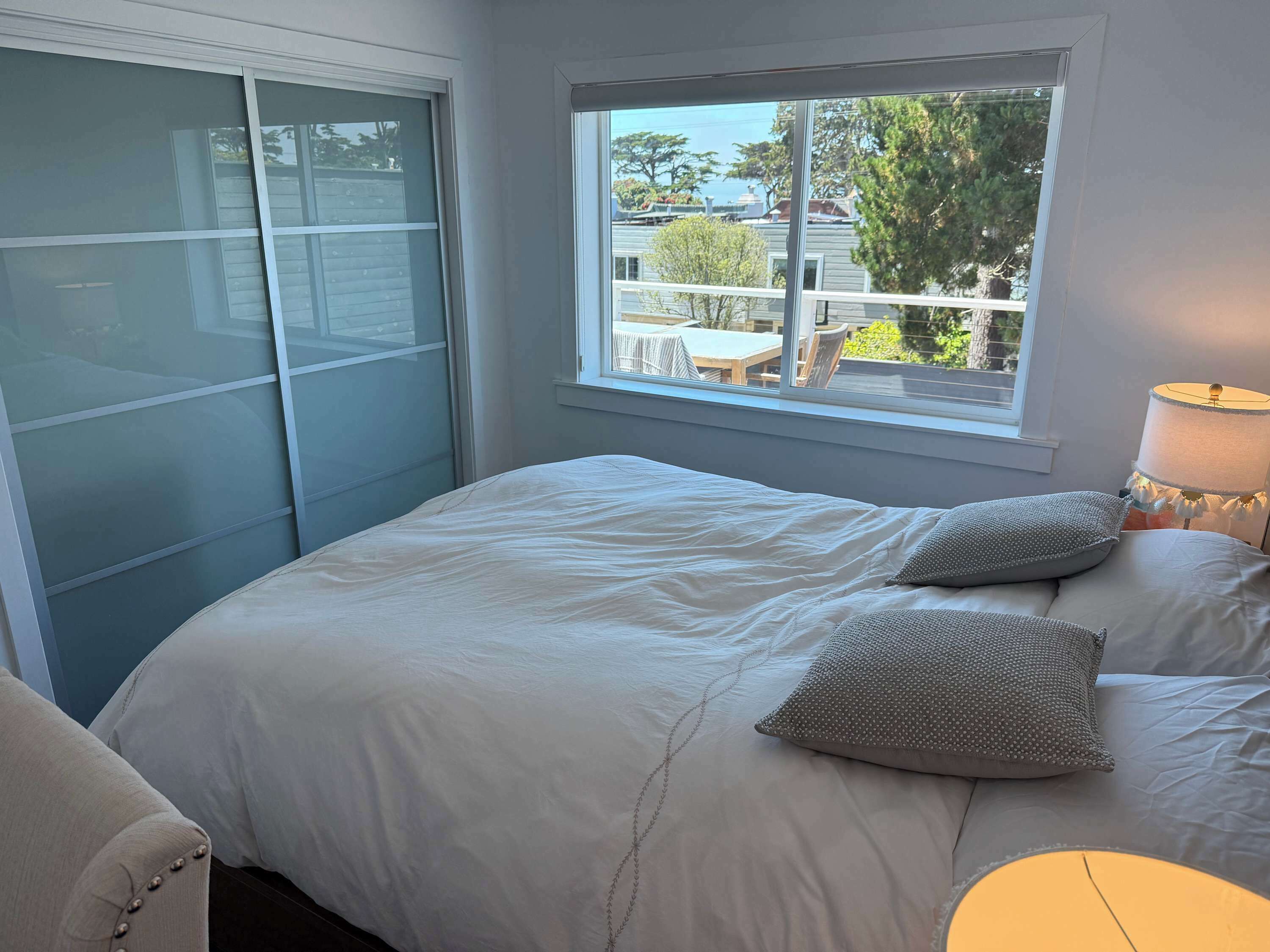 2 soverom, skrivebord, strykejern/-brett og wi-fi