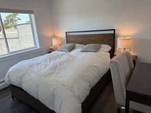 2 slaapkamers, een bureau, een strijkplank/strijkijzer, wifi