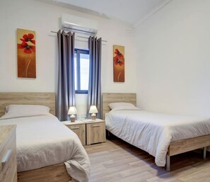 3 Schlafzimmer, Schreibtisch, Bügeleisen/Bügelbrett, WLAN