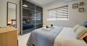 2 bedrooms, desk, iron/ironing board, WiFi