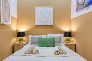 2 Schlafzimmer, Schreibtisch, Bügeleisen/Bügelbrett, WLAN