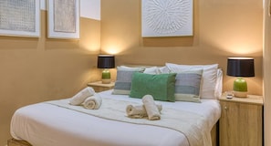 2 habitaciones, escritorio, tabla de planchar con plancha y wifi