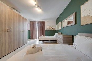 2 bedrooms, desk, iron/ironing board, WiFi