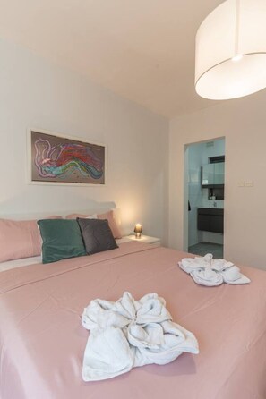 3 bedrooms, desk, iron/ironing board, WiFi