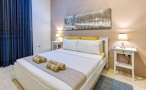 4 slaapkamers, een bureau, een strijkplank/strijkijzer, wifi