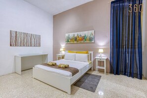 4 Schlafzimmer, Schreibtisch, Bügeleisen/Bügelbrett, WLAN