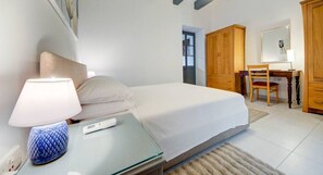 1 bedroom, desk, iron/ironing board, WiFi