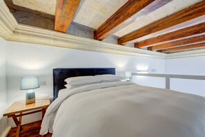 1 Schlafzimmer, Schreibtisch, Reisekinderbett, WLAN