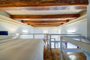 1 bedroom, desk, travel cot, WiFi