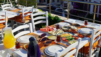 Colazione a base di specialità locali inclusa, servita tutte le mattine