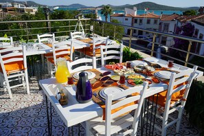 Free daily local cuisine breakfast