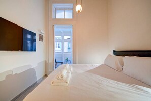 2 bedrooms, desk, iron/ironing board, travel crib - Beautiful, designer 2BR home in heart of Valletta (Valletta)