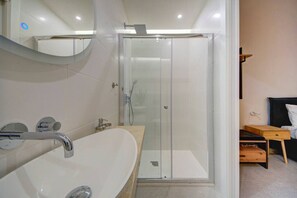 Hair dryer, towels - Beautiful, designer 2BR home in heart of Valletta (Valletta)