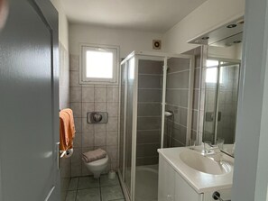 House | Bathroom - Spacious House, 100m From the Beach, Swimming Pool (Aregno)