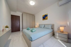 1 bedroom, desk, iron/ironing board, WiFi