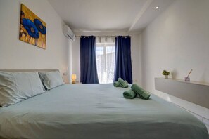 1 bedroom, desk, iron/ironing board, WiFi