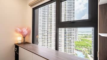 遮光窗帘、熨斗/熨衣板、免费 WiFi