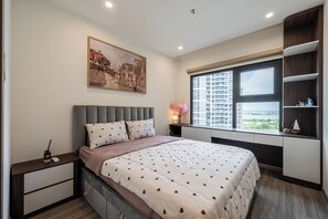 Blackout curtains, iron/ironing board, free WiFi - LA Nest - Sunny Sway (Ho Chi Minh City)