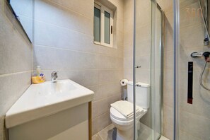 Free toiletries, hair dryer, towels, toilet paper - 1BR home in the centre of Valletta (Valletta)