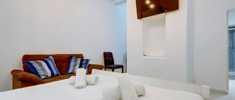1 habitación, escritorio, wifi y ropa de cama