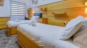 2 slaapkamers, een bureau, een strijkplank/strijkijzer, wifi