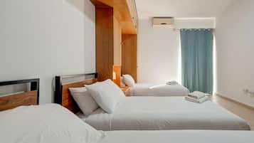 3 Schlafzimmer, Schreibtisch, Bügeleisen/Bügelbrett, Reisekinderbett