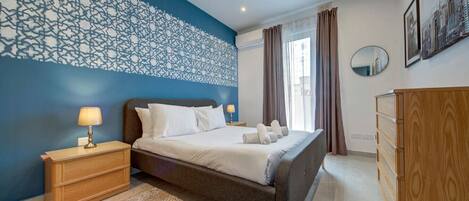 2 makuuhuonetta, työpöytä, silitysrauta/-lauta, Wi-Fi