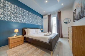 2 bedrooms, desk, iron/ironing board, WiFi