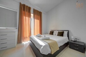 1 bedroom, desk, iron/ironing board, WiFi