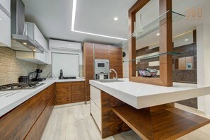Refrigerador, microondas, horno y parrilla de estufa