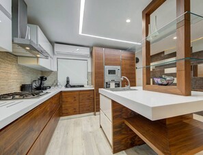 Fridge, microwave, oven, stovetop