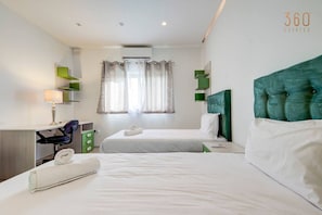 3 habitaciones, escritorio, tabla de planchar con plancha y wifi