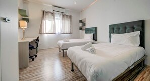 3 bedrooms, desk, iron/ironing board, WiFi