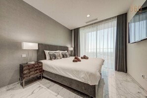 Desk, iron/ironing board, travel cot, WiFi