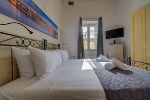 1 slaapkamer, een bureau, een strijkplank/strijkijzer, wifi