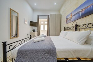 1 bedroom, desk, iron/ironing board, WiFi