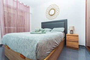 1 chambre, fer et planche à repasser, Wi-Fi gratuit, draps fournis