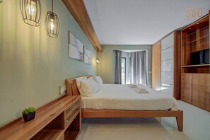 2 chambres, bureau, fer et planche Ă repasser, lit parapluie