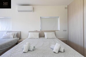 4 Schlafzimmer, Schreibtisch, Bügeleisen/Bügelbrett, Reisekinderbett